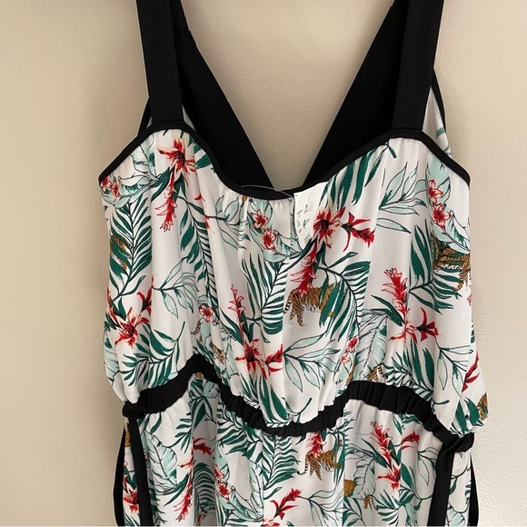 TIGER Print Jumpsuit In A Light And Breezy
Fabric, Elastic Waist, Pockets Size L - Picture 9 of 15